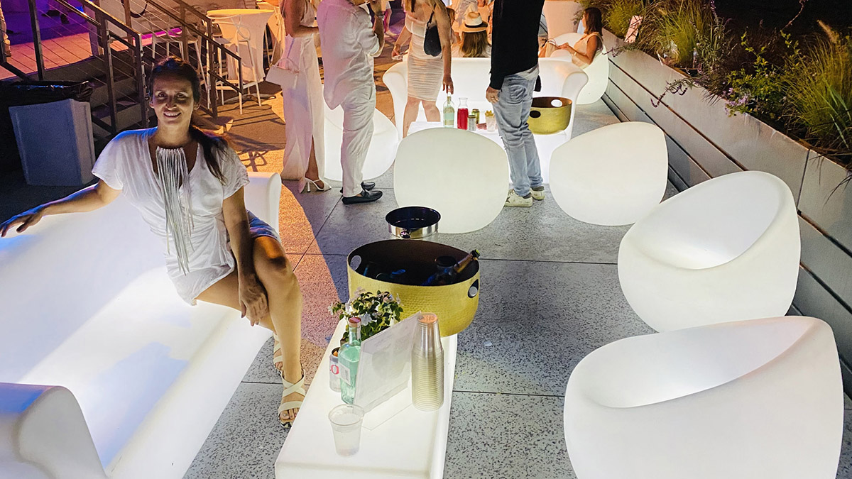 Light up LED furniture rental setup for an event in Sarasota with illuminated sofas and cocktail tables